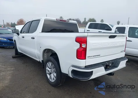 2021 Chevrolet Silverado 1500 2Wd Short Bed Custom z USA, uszkodzony, nr VIN 3GCPWBEKXMG265674